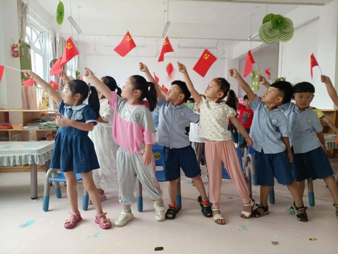 英国：伦敦，卫兵换岗仪式，白金汉宫的御用“奢侈品”